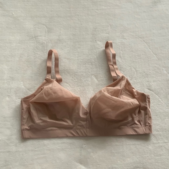 HANRO Smooth Illusion Soft Cup Bra - Picture 3 of 13